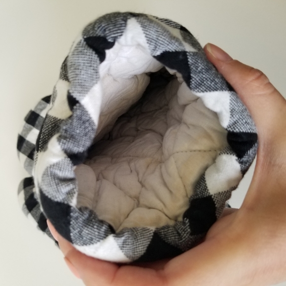 🚫SOLD🚫Black Buffalo Checkered Oven Mittens - Picture 5 of 6